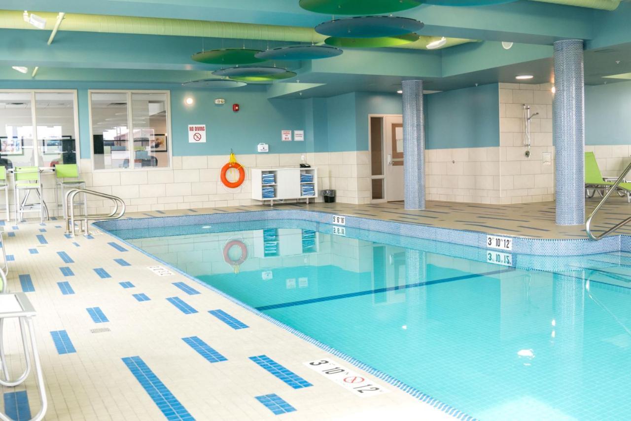 Holiday Inn Express & Suites - Brandon By Ihg Екстериор снимка