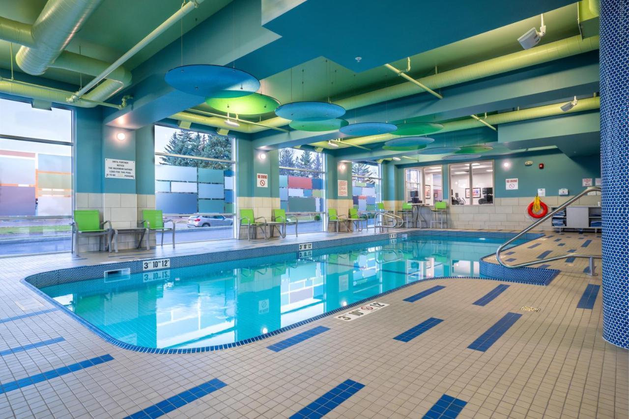 Holiday Inn Express & Suites - Brandon By Ihg Екстериор снимка