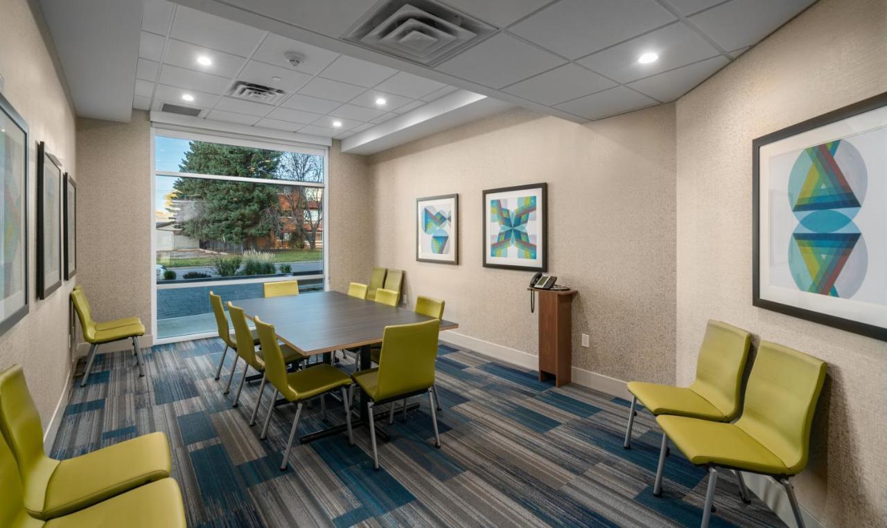 Holiday Inn Express & Suites - Brandon By Ihg Екстериор снимка