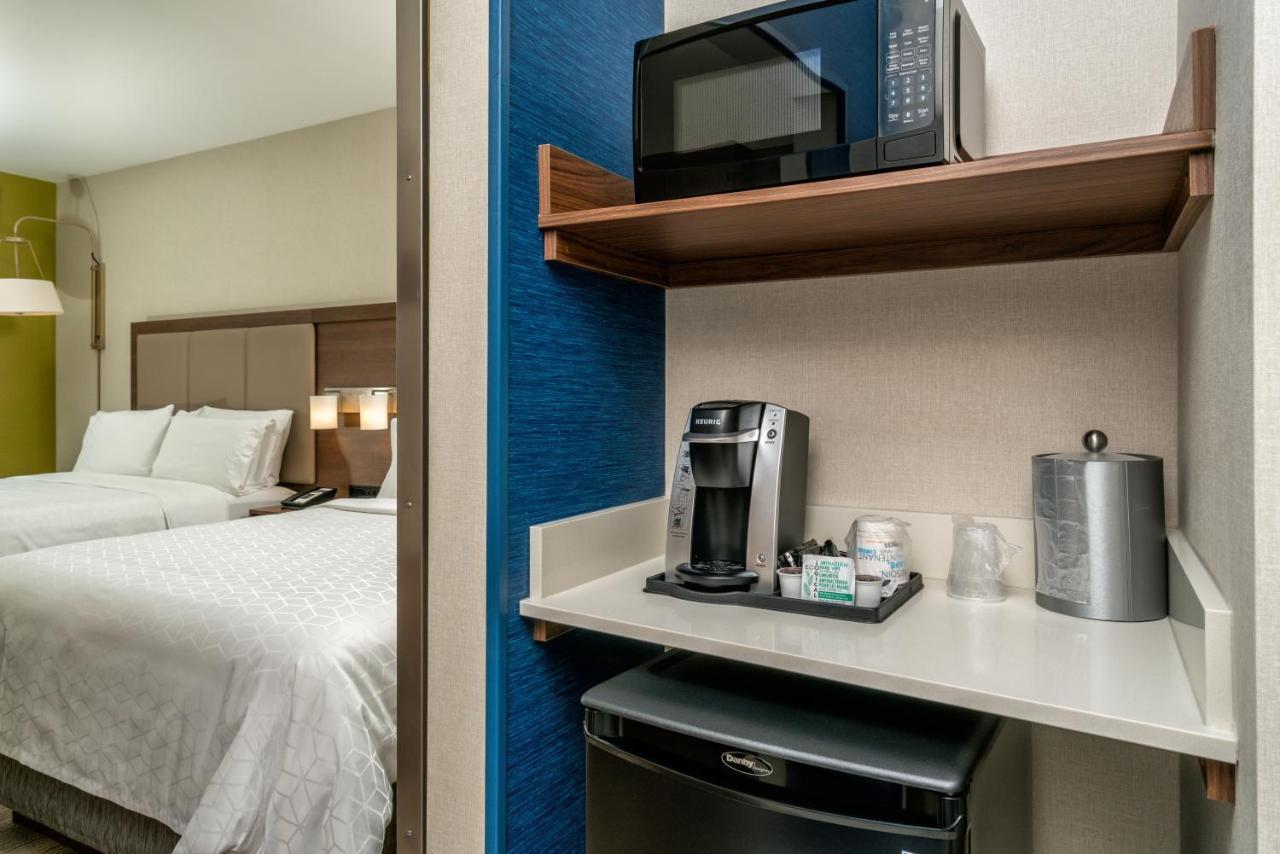 Holiday Inn Express & Suites - Brandon By Ihg Екстериор снимка